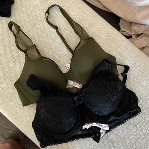 2 Victoria’s Secret bras